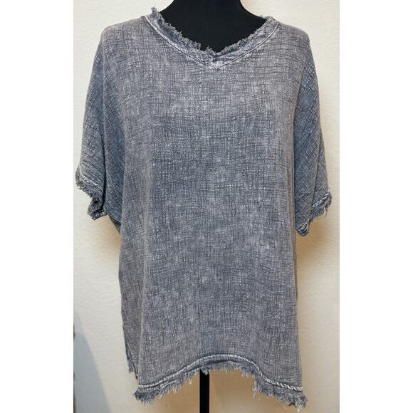 Jess & Jane Gray Short Sleeve Gauzy Textured Frayed Top Size Medium - Picture 1 of 4